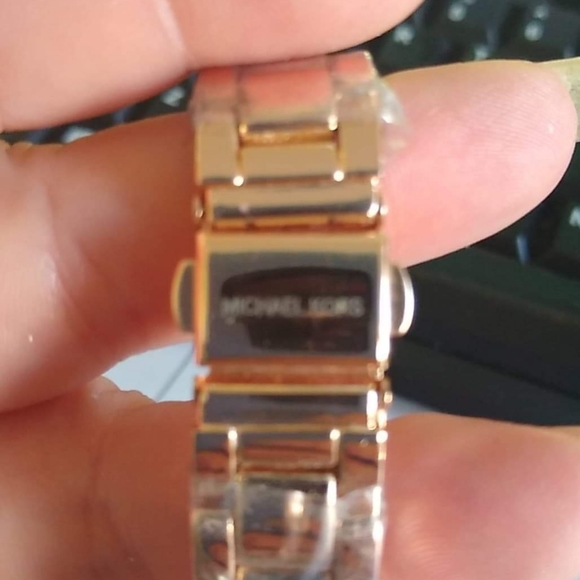 Watch - Picture 2 of 3